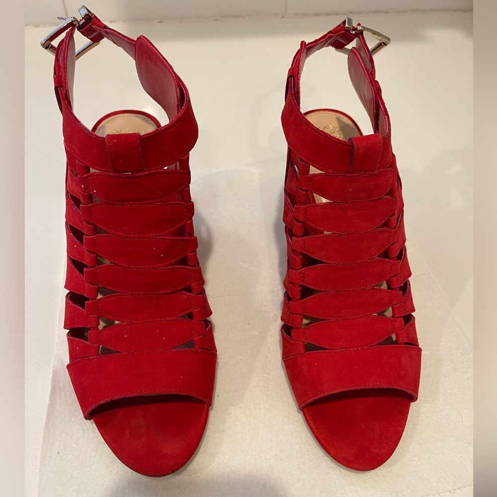 Steve Madden VC Elika